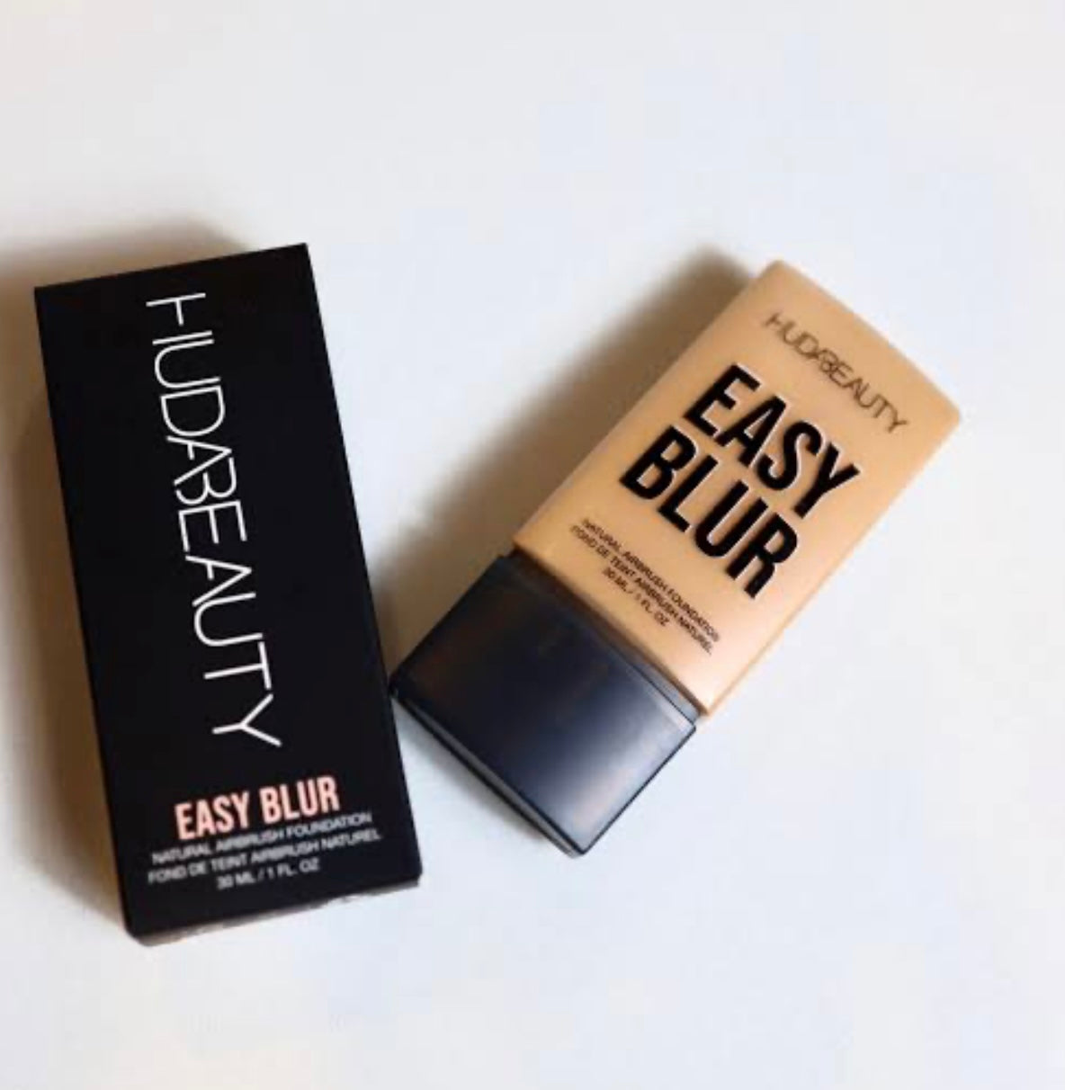 HUDA Beauty- EASY BLUR Airbrush Foundation