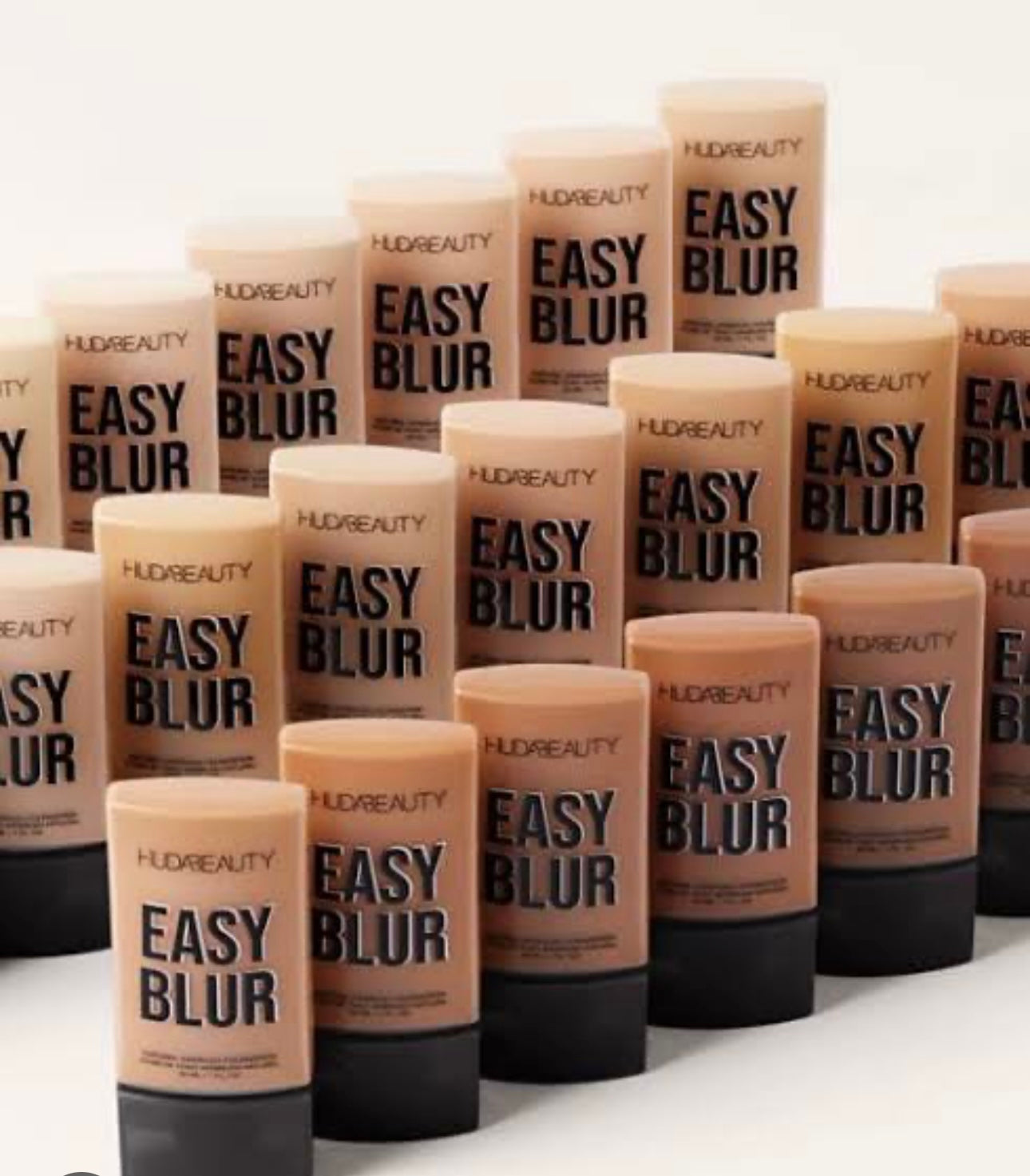 HUDA Beauty- EASY BLUR Airbrush Foundation